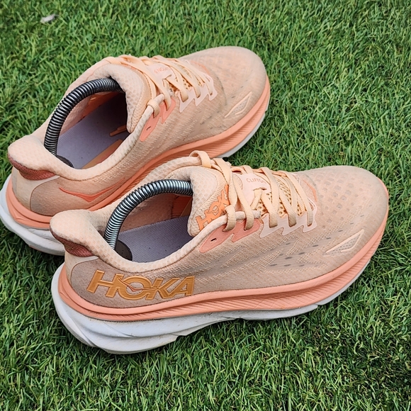 HOKA CLIFTON 9 - Womens Athletic Shoes - SIZE 8B - Picture 4 of 9